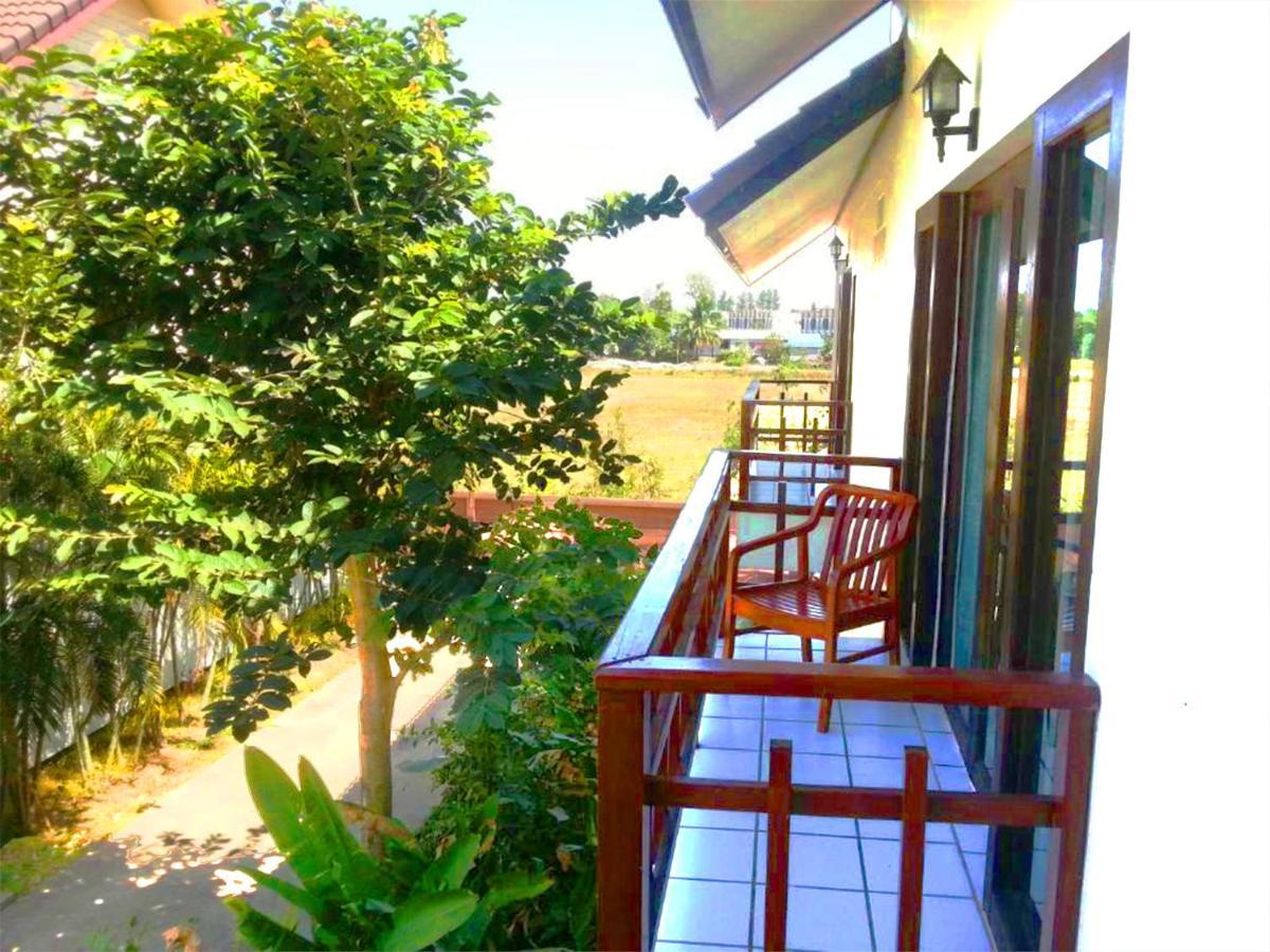 Thong Paeka Hotel Prasat エクステリア 写真