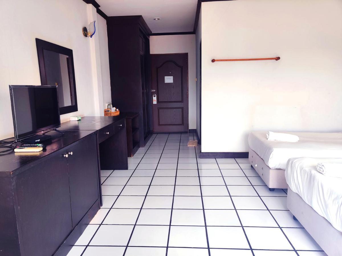 Thong Paeka Hotel Prasat エクステリア 写真