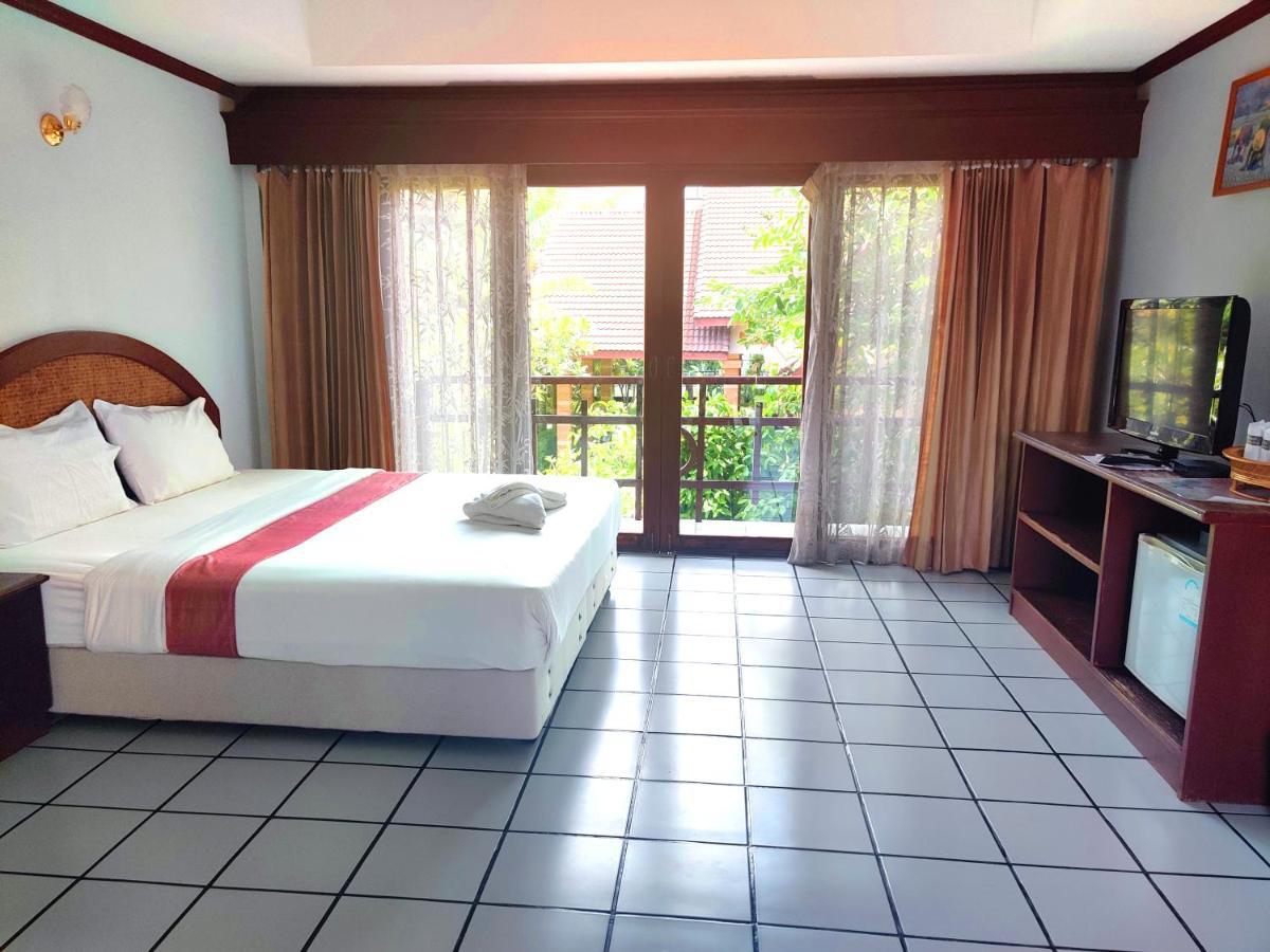 Thong Paeka Hotel Prasat エクステリア 写真