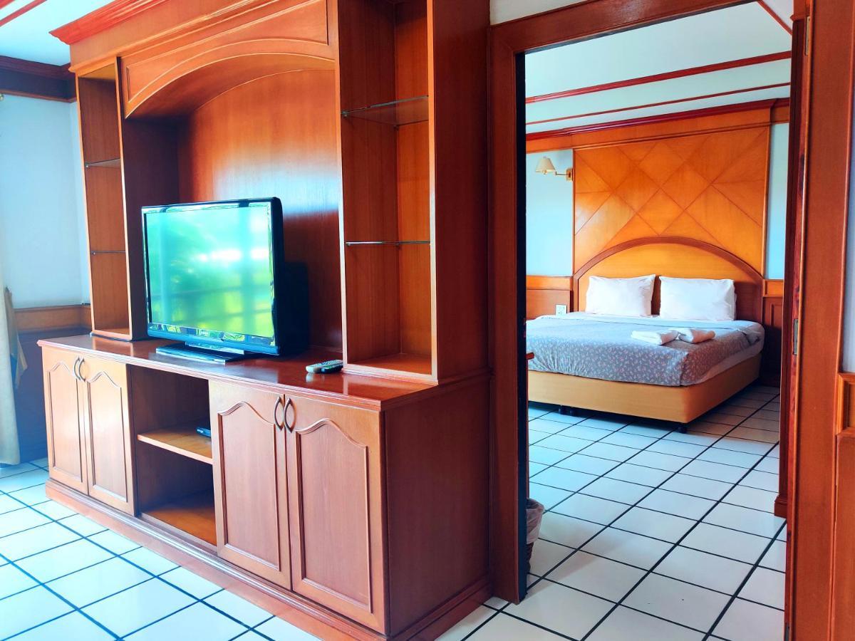 Thong Paeka Hotel Prasat エクステリア 写真