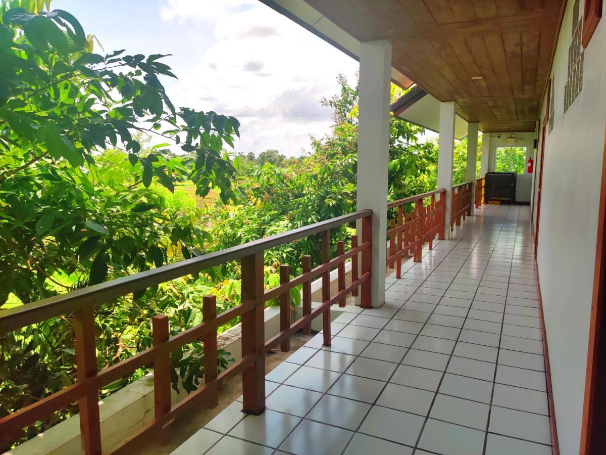 Thong Paeka Hotel Prasat エクステリア 写真