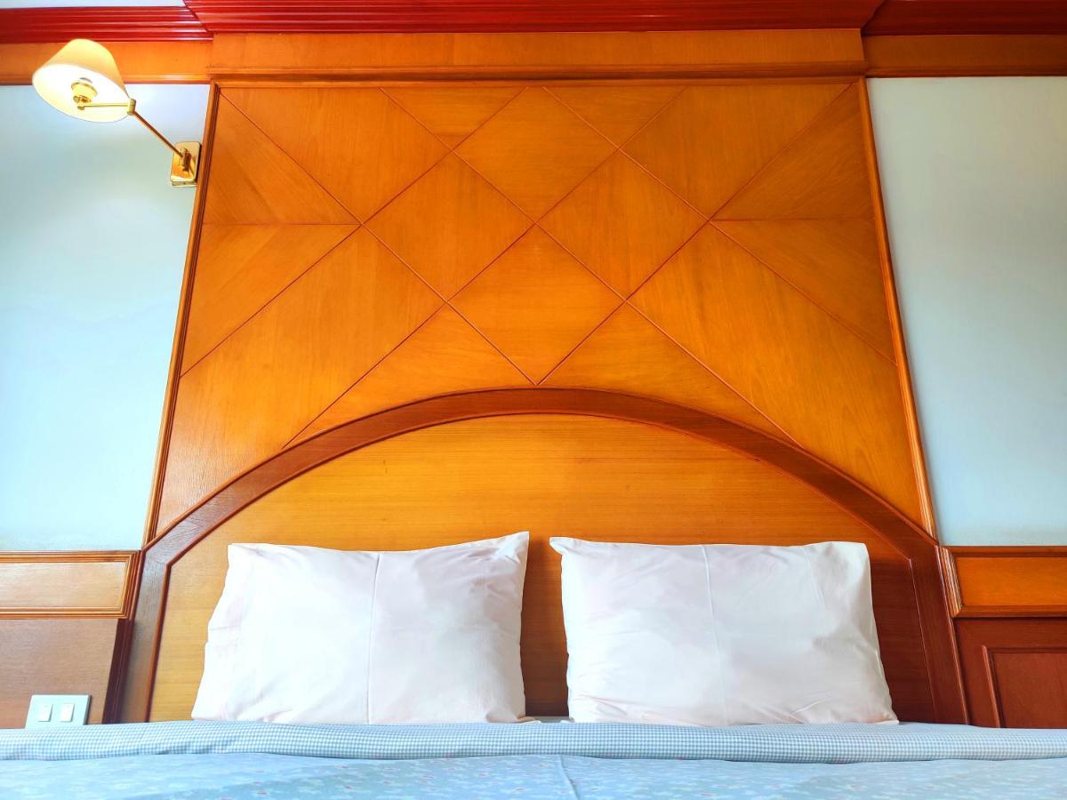 Thong Paeka Hotel Prasat エクステリア 写真
