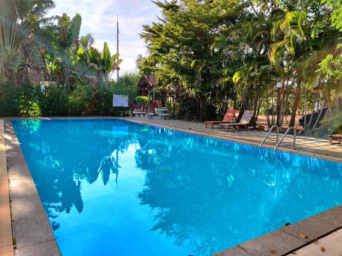Thong Paeka Hotel Prasat エクステリア 写真