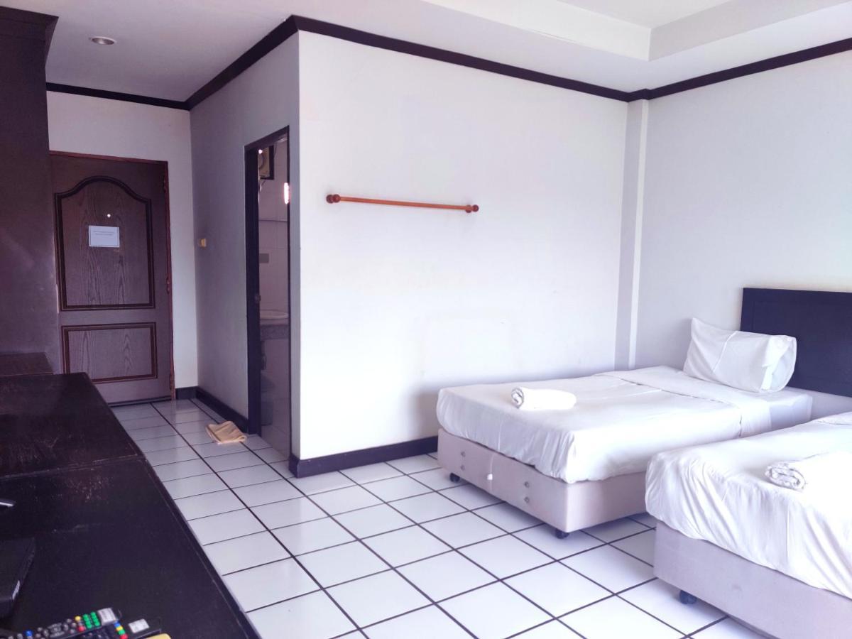 Thong Paeka Hotel Prasat エクステリア 写真