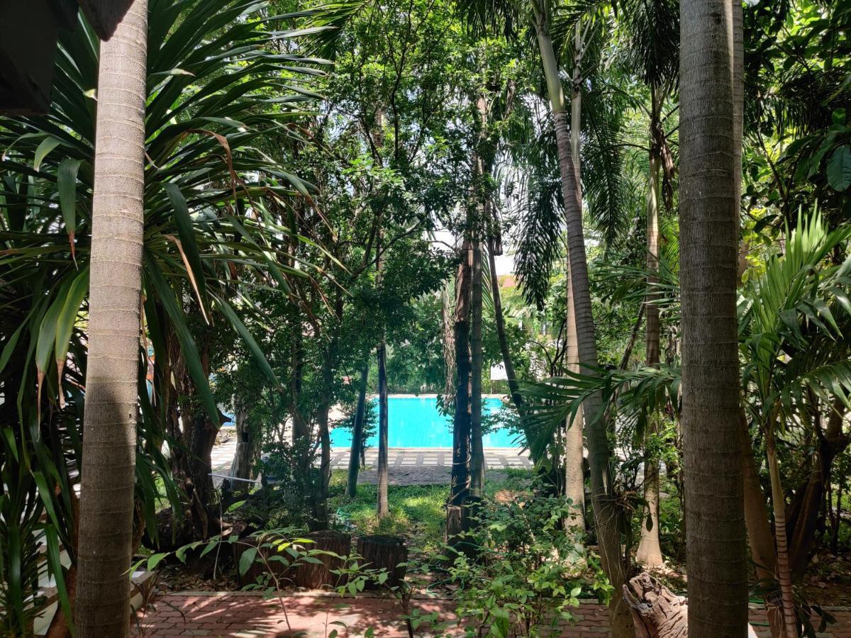 Thong Paeka Hotel Prasat エクステリア 写真