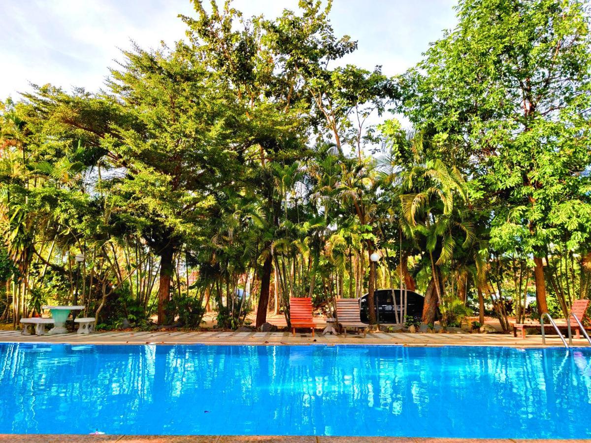 Thong Paeka Hotel Prasat エクステリア 写真