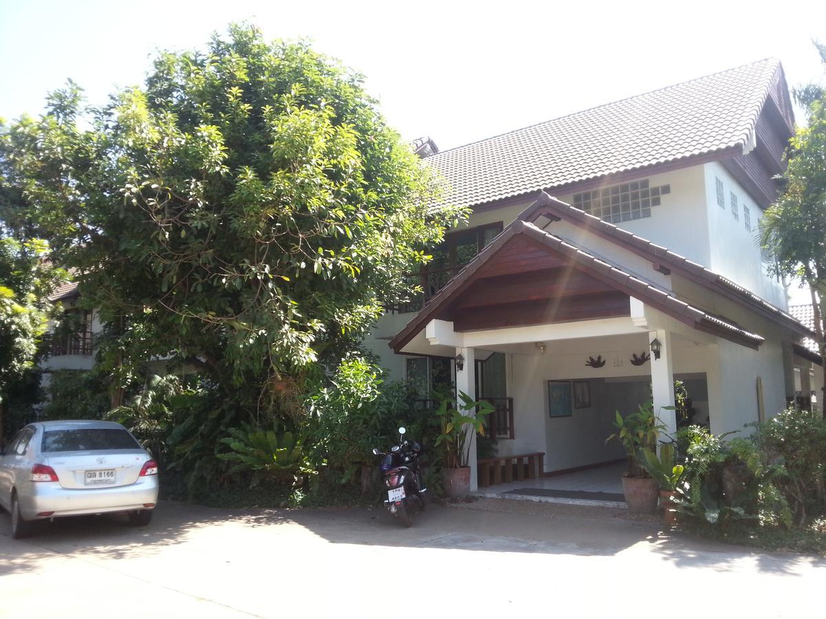 Thong Paeka Hotel Prasat エクステリア 写真