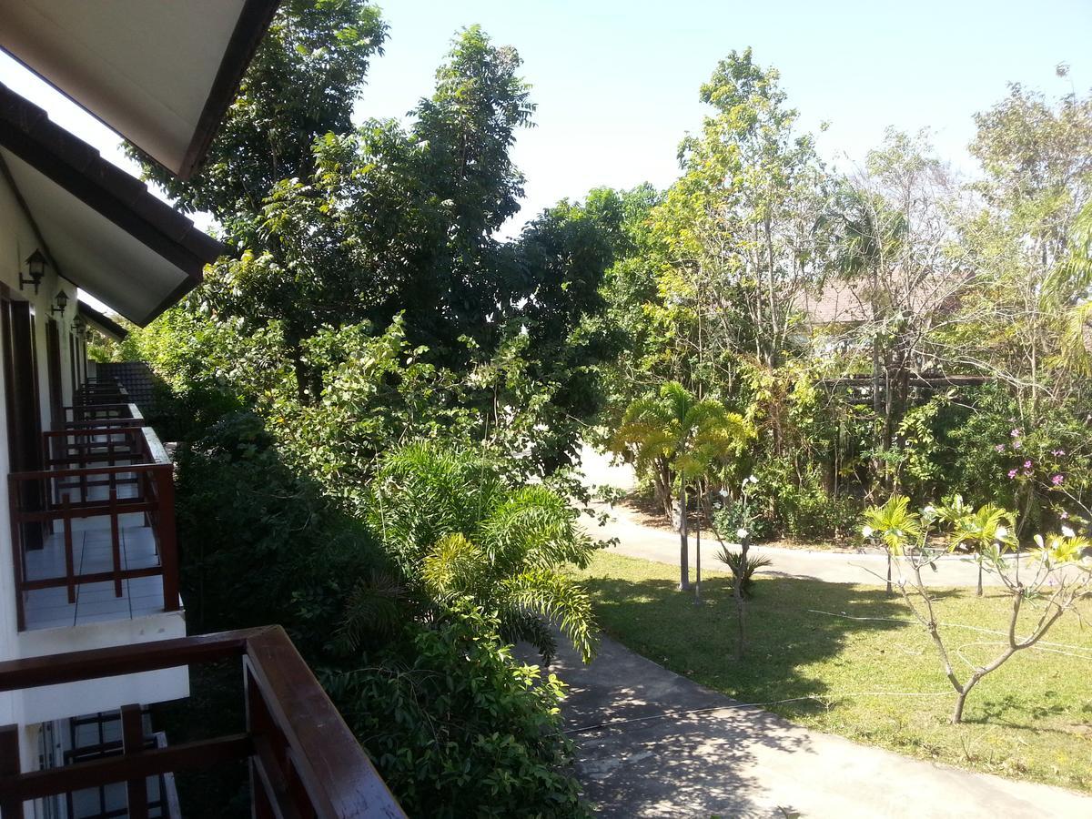 Thong Paeka Hotel Prasat エクステリア 写真